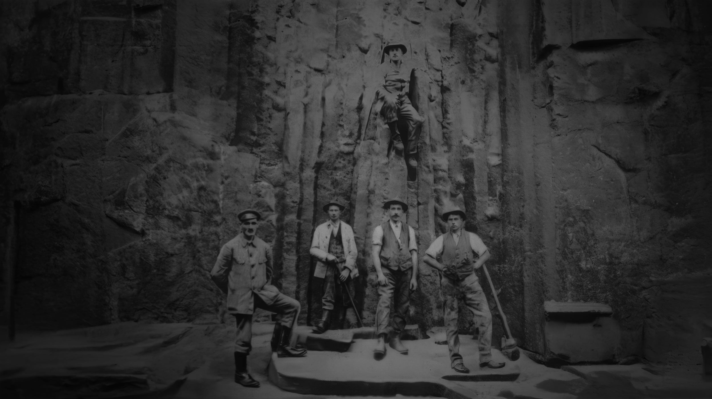 Historische Aufnahme der Gründergeneration von MENK Beton im Westerwald